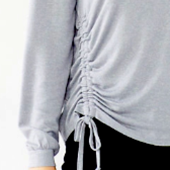 Nine West- NWT! Long sleeve side ruched top 🔥 - Picture 2 of 2